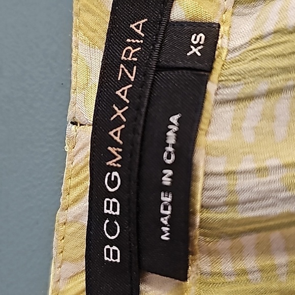 BCBG MAXAZRIA Women's wrap blouse with ruffle sleeves tie in back. Size XS. - Picture 8 of 8